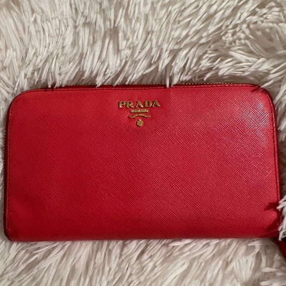 Prada zippy wallet - Picture 1 of 8